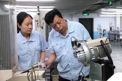 新鄉(xiāng)化纖成立新材料研究院 構(gòu)筑創(chuàng)新引擎，驅(qū)動(dòng)纖維技術(shù)研發(fā)與產(chǎn)業(yè)轉(zhuǎn)化