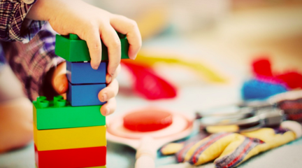 從玩耍到成長 幼兒教玩具選購指南與技術(shù)銷售新趨勢