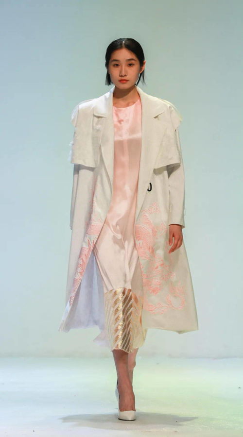 2022東華大學(xué)服裝與藝術(shù)設(shè)計(jì)學(xué)院研究生畢業(yè)作品發(fā)布 創(chuàng)意新生，時(shí)尚力量